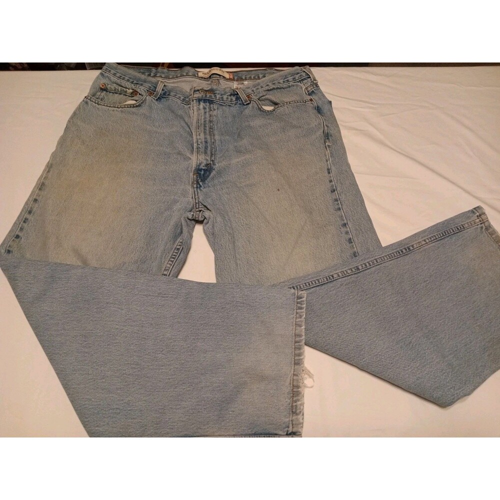 Vintage Levis 550 Jeans Mens 42x30 Light Wash Relaxed Fit Blue Denim Made USA